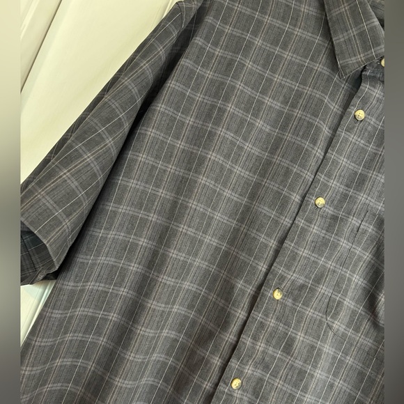 Men's Classic Plaid Button Down Shirt - Picture 3 of 4